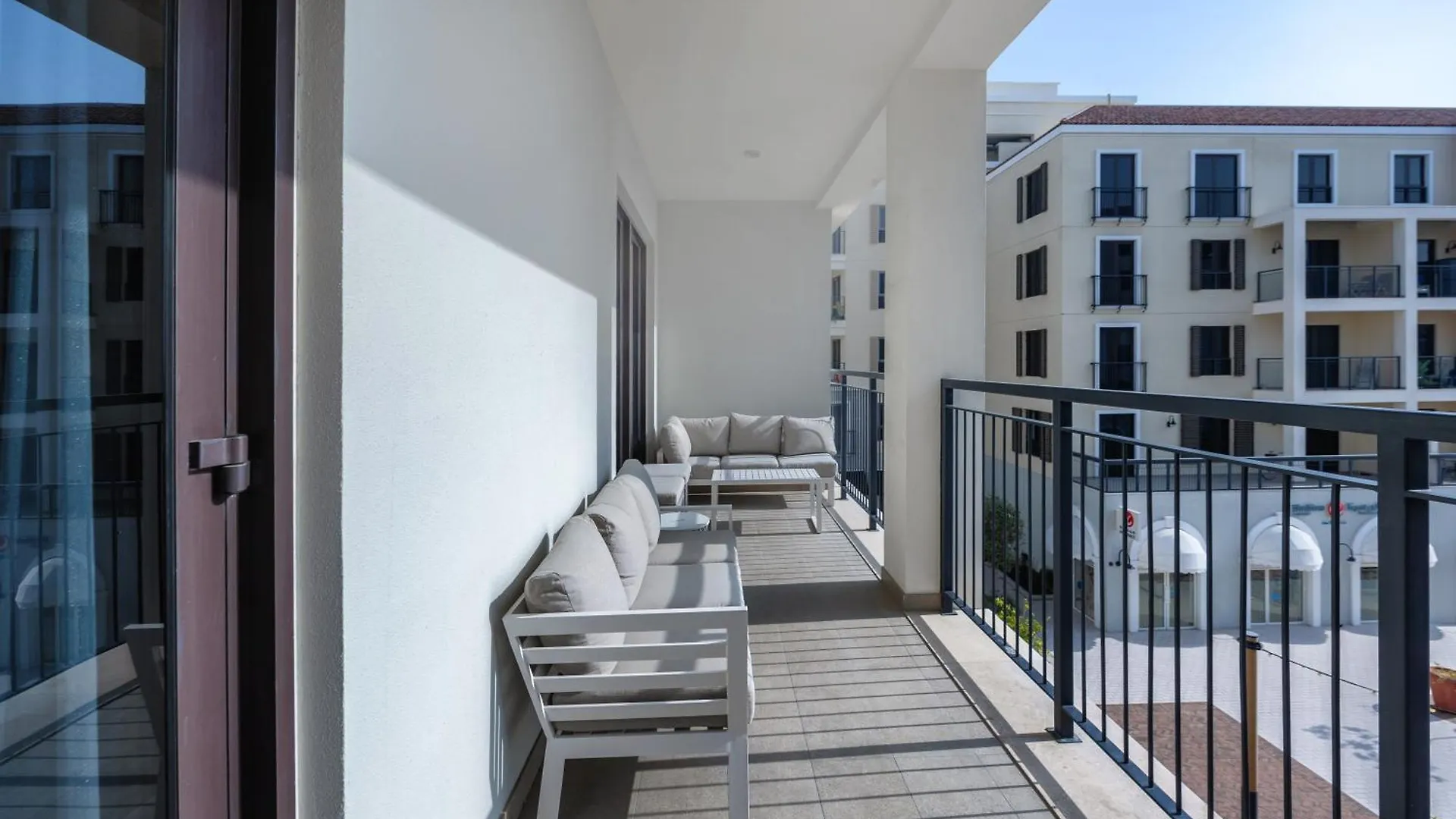 Sea View 3 Bd Apartment In La Mer Near The Beach Dubai