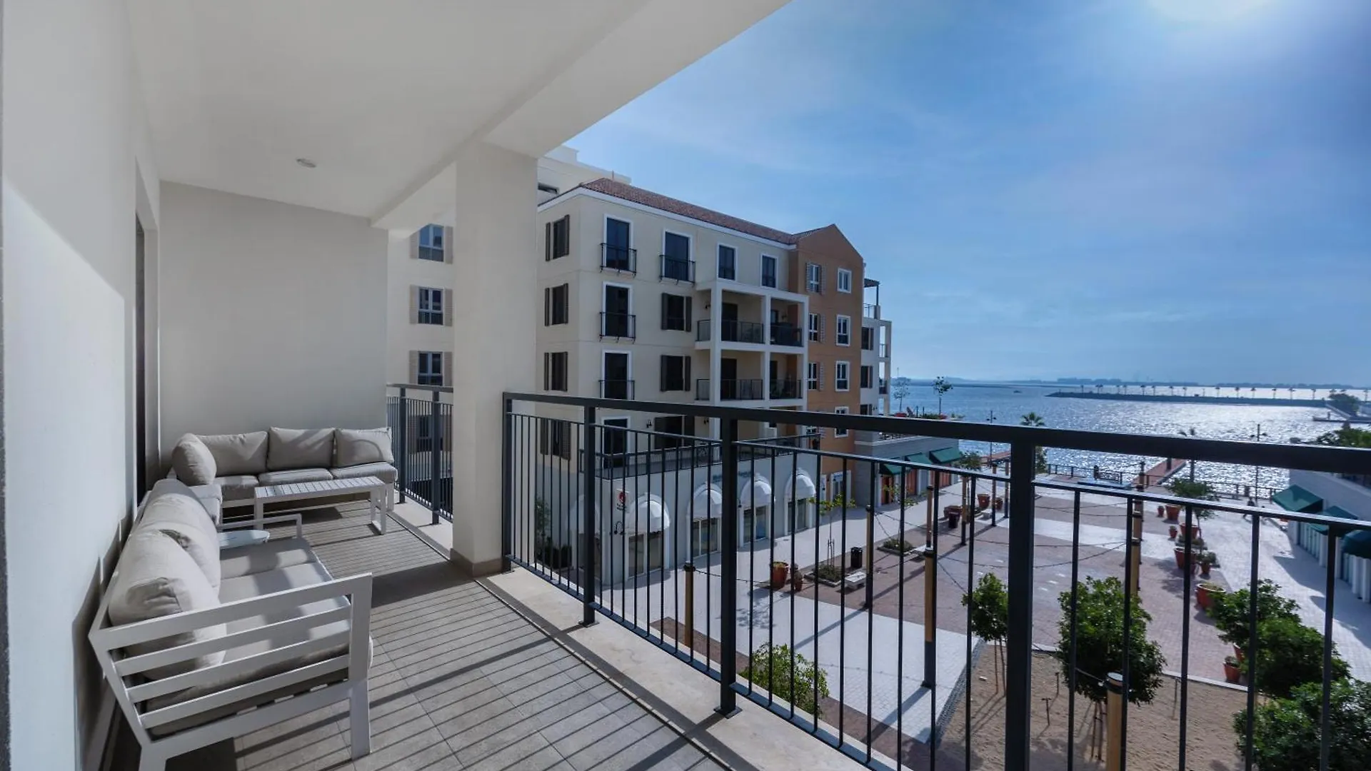 Sea View 3 Bd Apartment In La Mer Near The Beach Dubai
